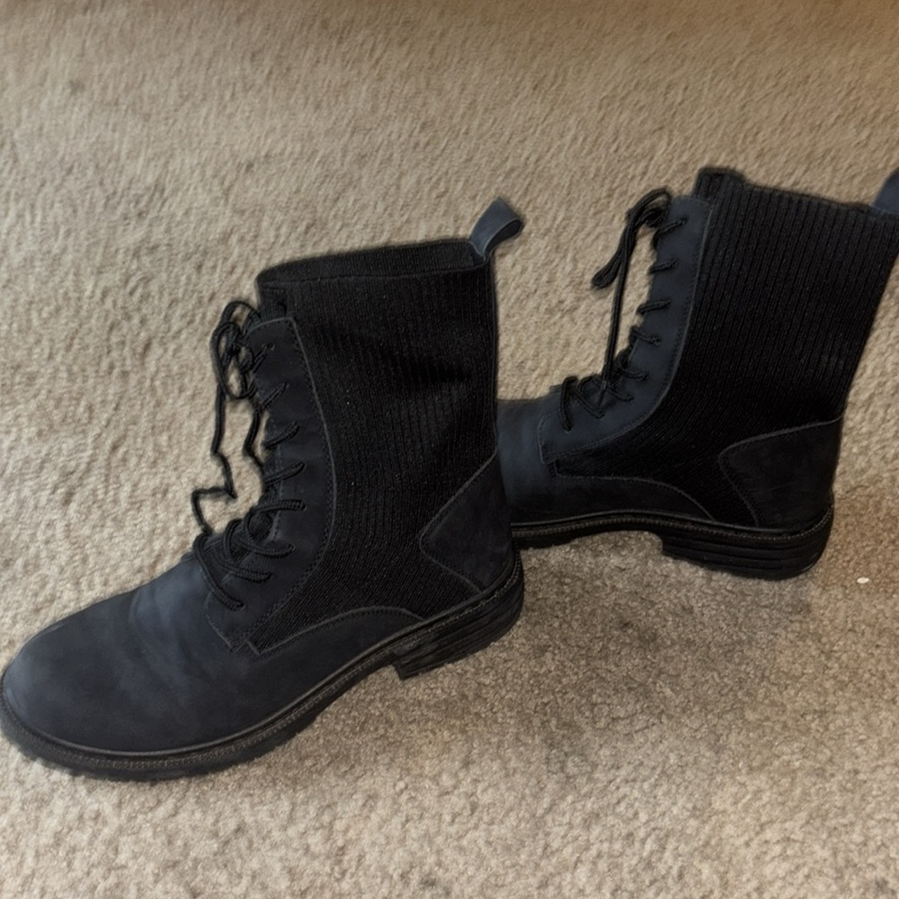 Woman’s boots - Picture 3 of 4
